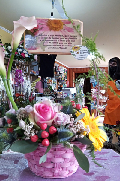 Cesta de calas y rosas en La Magdalena